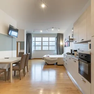 4 Star Family & Friends - Self Check-in Apartament